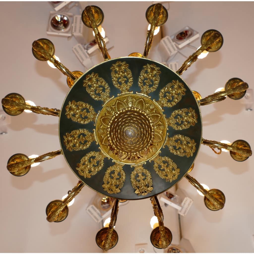 Important lustre Empire 18 lumières en bronze ciselé et doré. Travail du début 19ème siècle d’époque Empire | Biron Important lustre Empire 18 lumières en bronze ciselé et doré. Travail du début 19ème siècle d'époque Empire