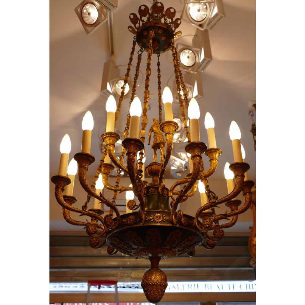 Important lustre Empire 18 lumières en bronze ciselé et doré. Travail du début 19ème siècle d’époque Empire | Biron Important lustre Empire 18 lumières en bronze ciselé et doré. Travail du début 19ème siècle d'époque Empire