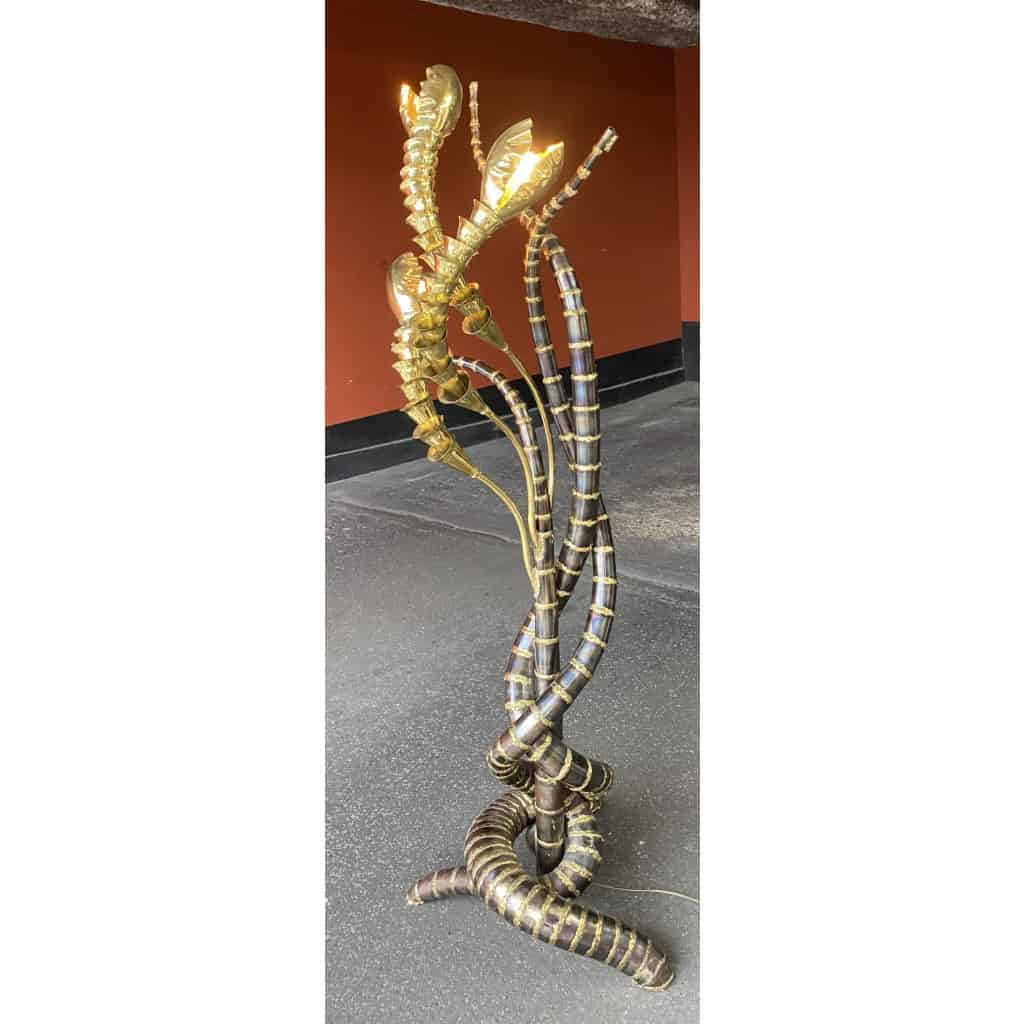 1970′ Lampadaire Palmier Yuka en Laiton Et fer Patiné Maison Jansen 3 Têtes Style Brutaliste | Biron 1970′ Lampadaire Palmier Yuka en Laiton Et fer Patiné Maison Jansen 3 Têtes Style Brutaliste