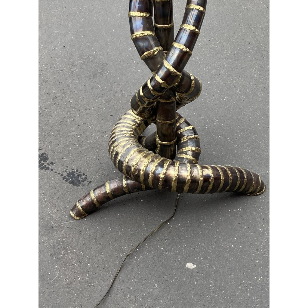 1970′ Lampadaire Palmier Yuka en Laiton Et fer Patiné Maison Jansen 3 Têtes Style Brutaliste | Biron 1970′ Lampadaire Palmier Yuka en Laiton Et fer Patiné Maison Jansen 3 Têtes Style Brutaliste