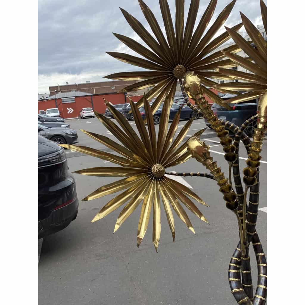 1970′ Lampadaire Palmier Yuka en Laiton Et fer Patiné Maison Jansen 3 Têtes Style Brutaliste | Biron 1970′ Lampadaire Palmier Yuka en Laiton Et fer Patiné Maison Jansen 3 Têtes Style Brutaliste