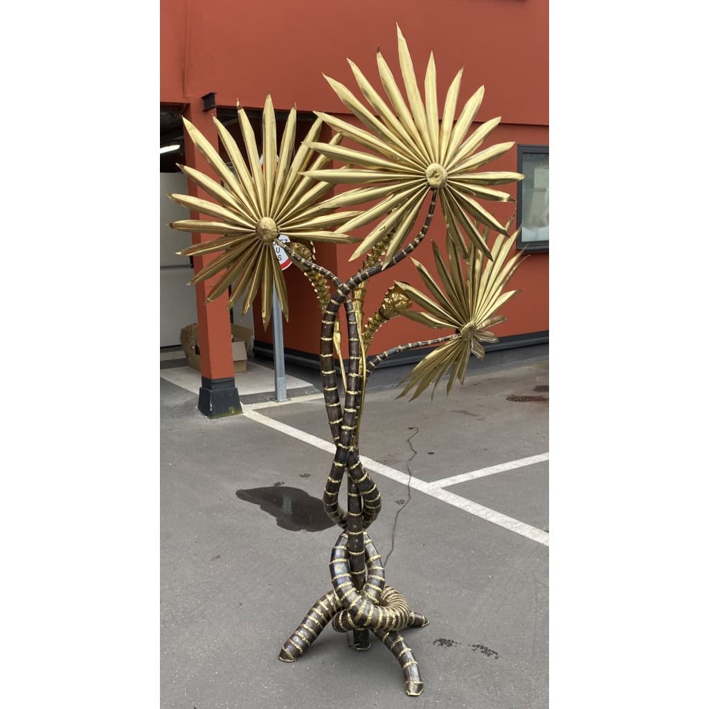 1970′ Lampadaire Palmier Yuka en Laiton Et fer Patiné Maison Jansen 3 Têtes Style Brutaliste | Biron 1970′ Lampadaire Palmier Yuka en Laiton Et fer Patiné Maison Jansen 3 Têtes Style Brutaliste