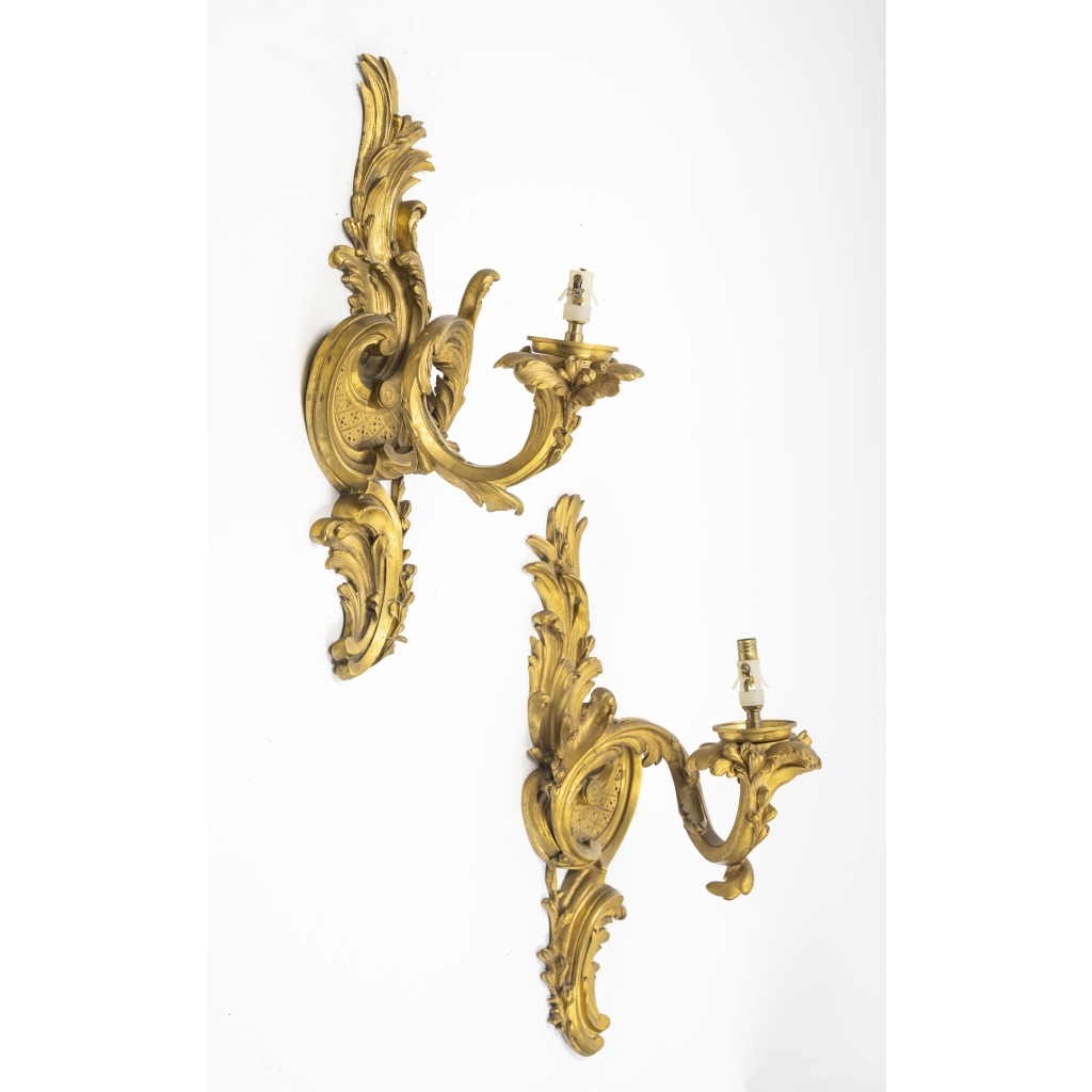 Paire d’appliques bronze style Régence | Biron Paire d’appliques bronze style Régence