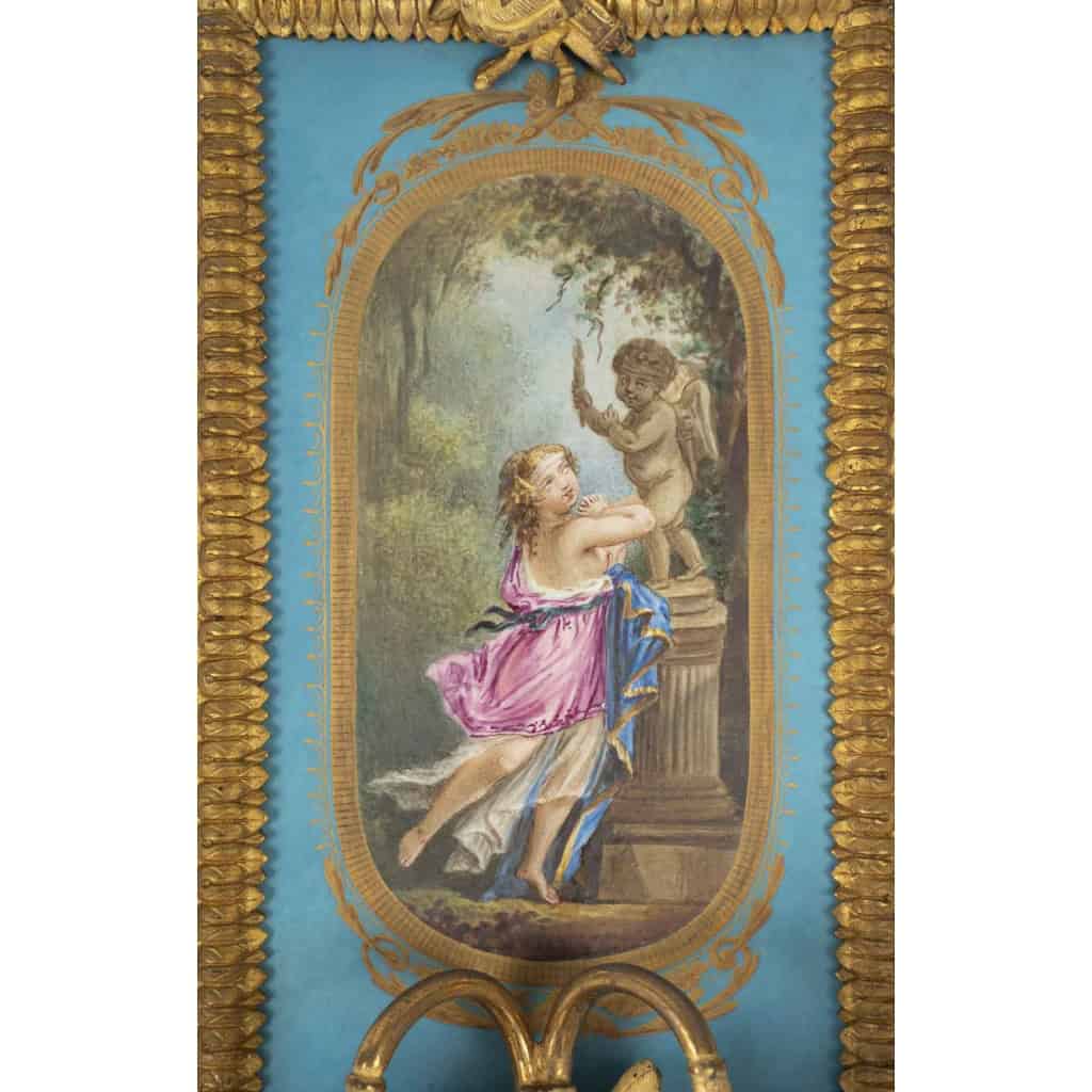 Pair d’appliquées en porcelaine de sevrés signé et monture en bronze doré et ciselé d’époque 19em siècle h:43cm | Biron Pair d’appliquées en porcelaine de sevrés signé et monture en bronze doré et ciselé d’époque 19em siècle h:43cm