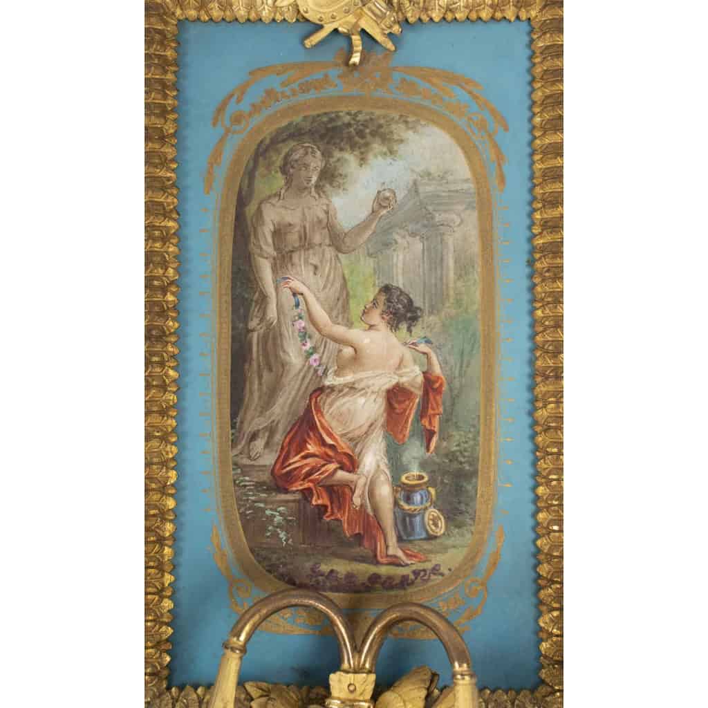 Pair d’appliquées en porcelaine de sevrés signé et monture en bronze doré et ciselé d’époque 19em siècle h:43cm | Biron Pair d’appliquées en porcelaine de sevrés signé et monture en bronze doré et ciselé d’époque 19em siècle h:43cm