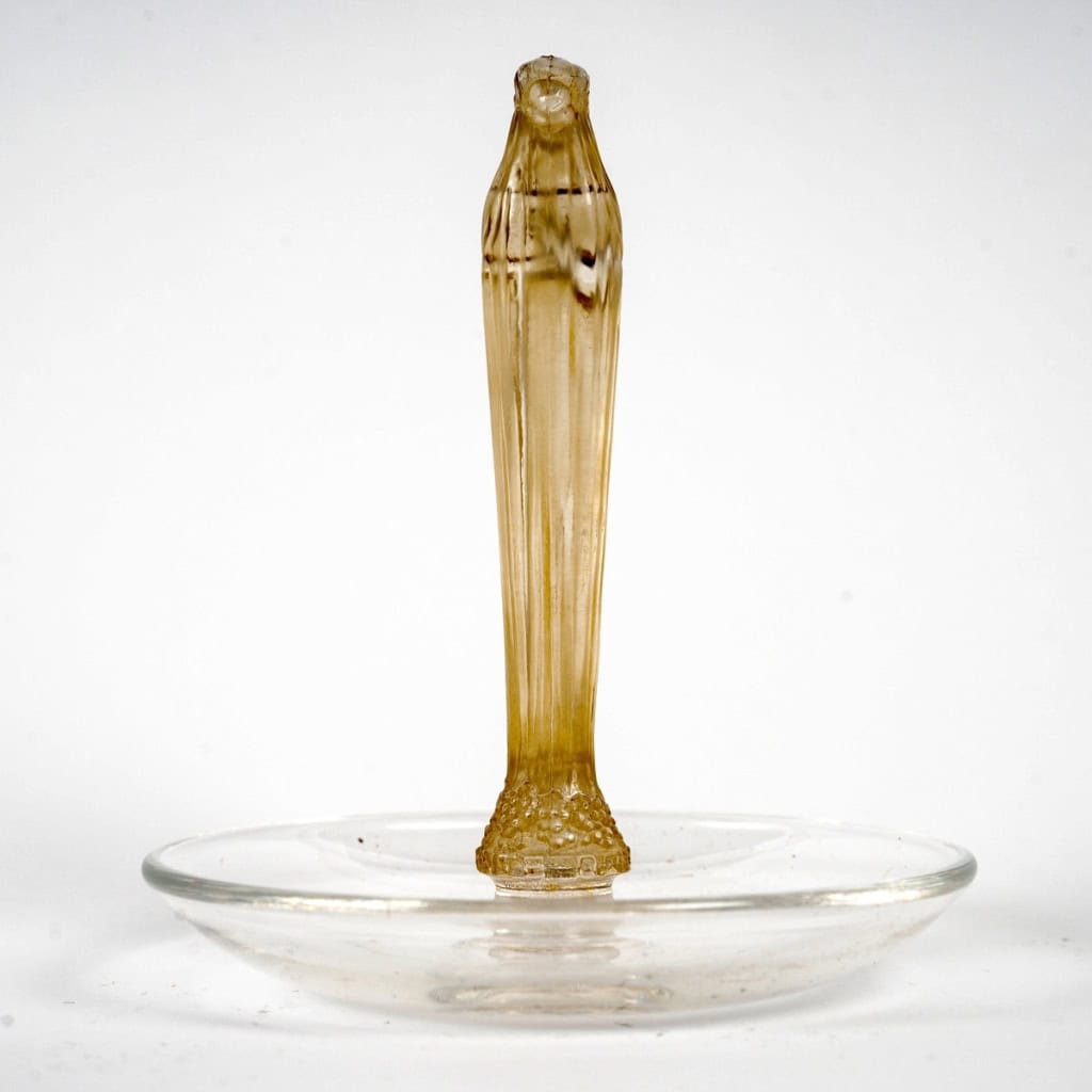  Cendrier Baguier « Clos Sainte Odile » verre blanc patiné sépia de René LALIQUE | Biron   Cendrier Baguier "Clos Sainte Odile" verre blanc patiné sépia de René LALIQUE