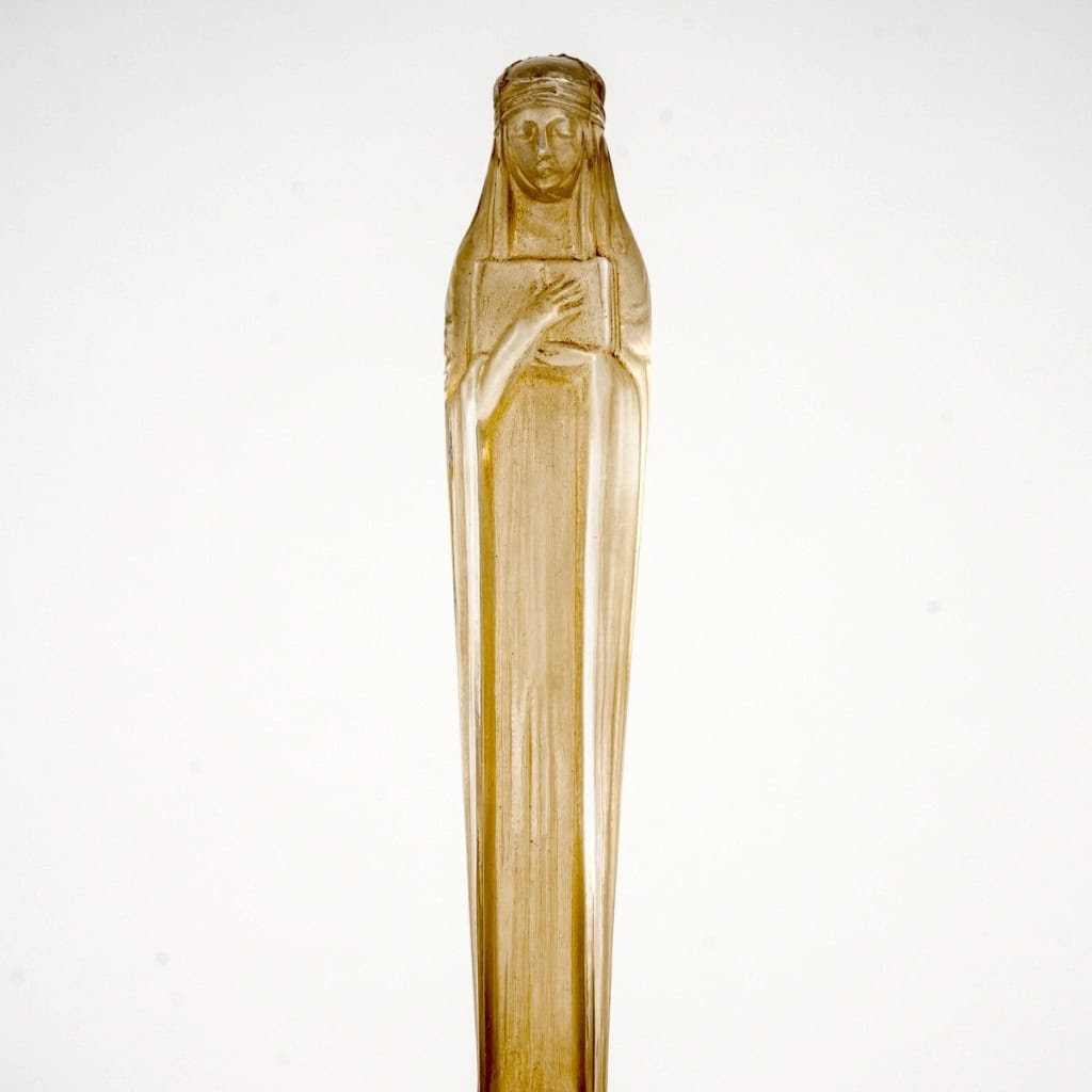  Cendrier Baguier « Clos Sainte Odile » verre blanc patiné sépia de René LALIQUE | Biron   Cendrier Baguier "Clos Sainte Odile" verre blanc patiné sépia de René LALIQUE
