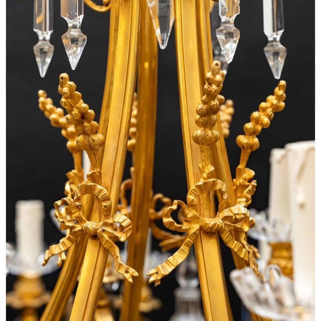 Important lustre en bronze doré et cristaux