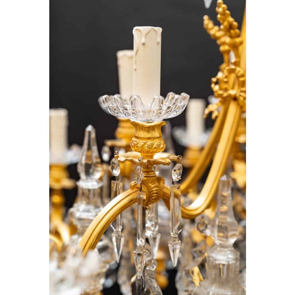 Important lustre en bronze doré et cristaux