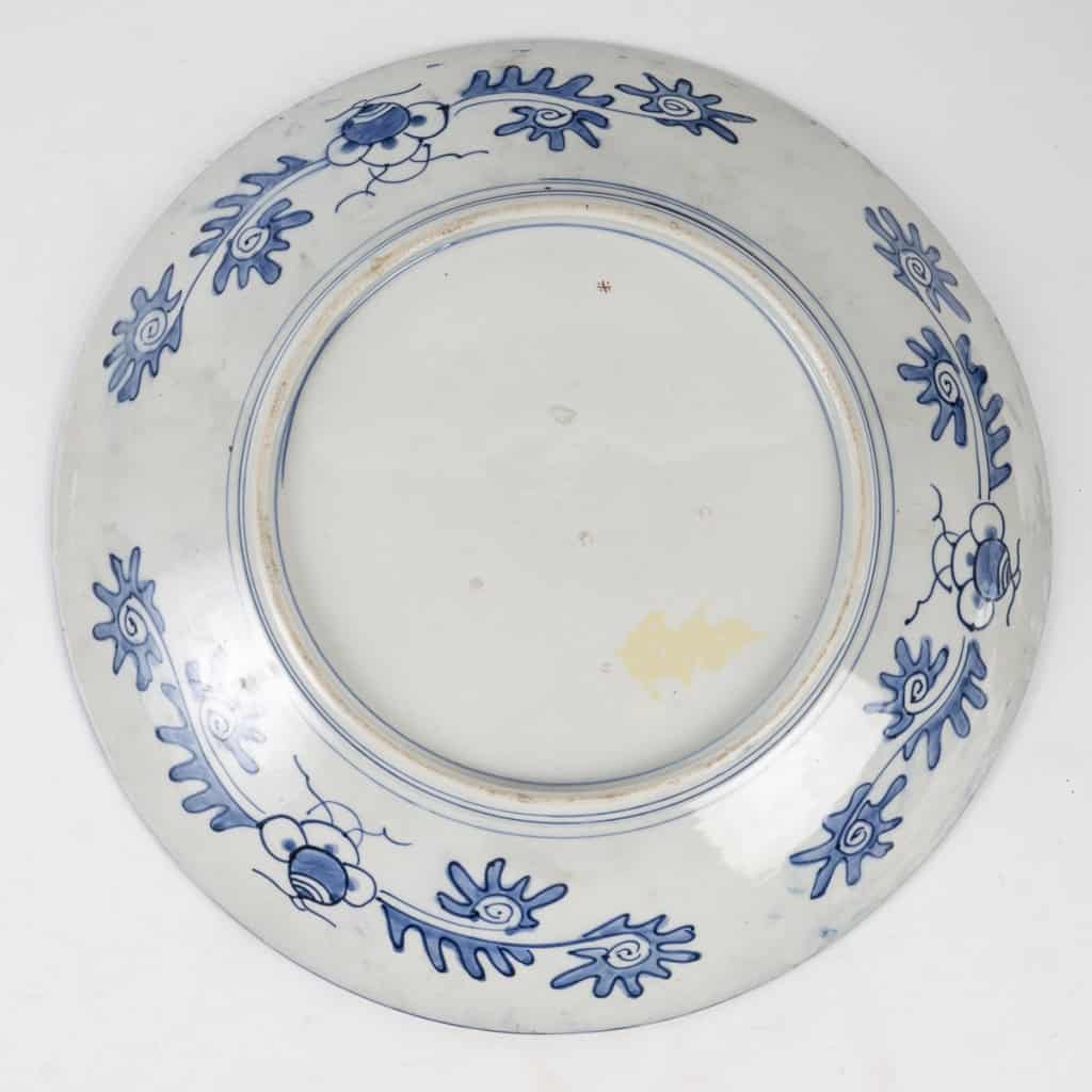Très grand plat japonais avec décors de scène d’enfants et paysages | Biron Très grand plat japonais avec décors de scène d'enfants et paysages