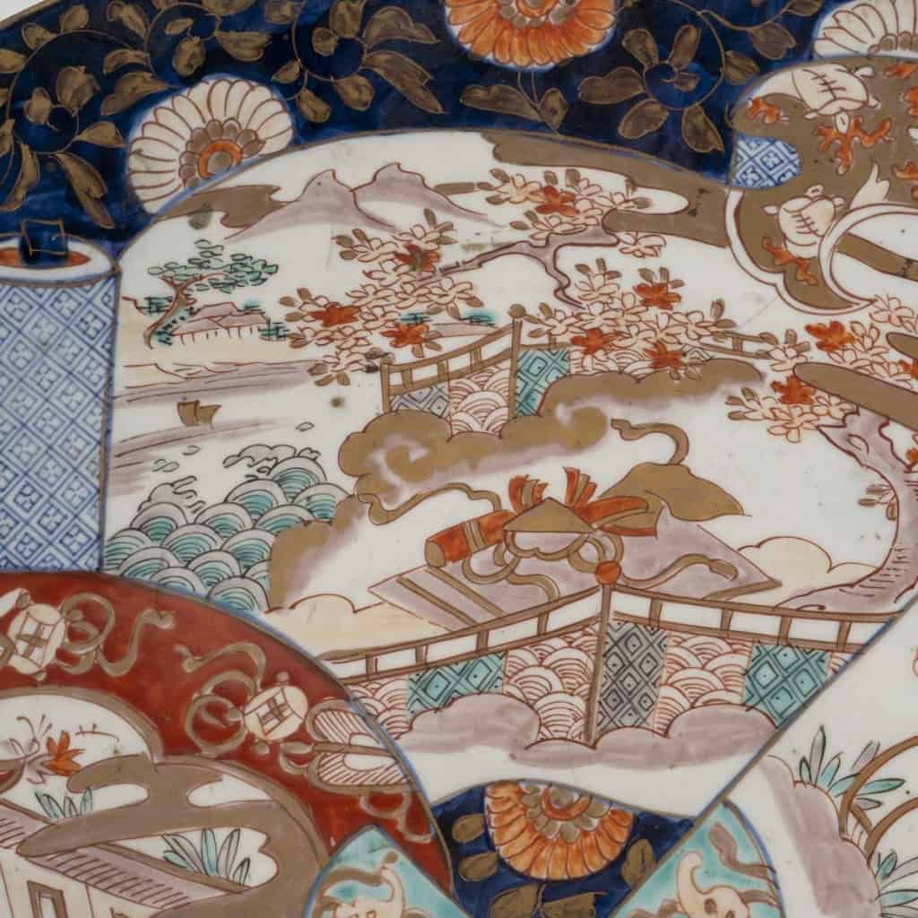 Très grand plat japonais avec décors de scène d’enfants et paysages | Biron Très grand plat japonais avec décors de scène d'enfants et paysages