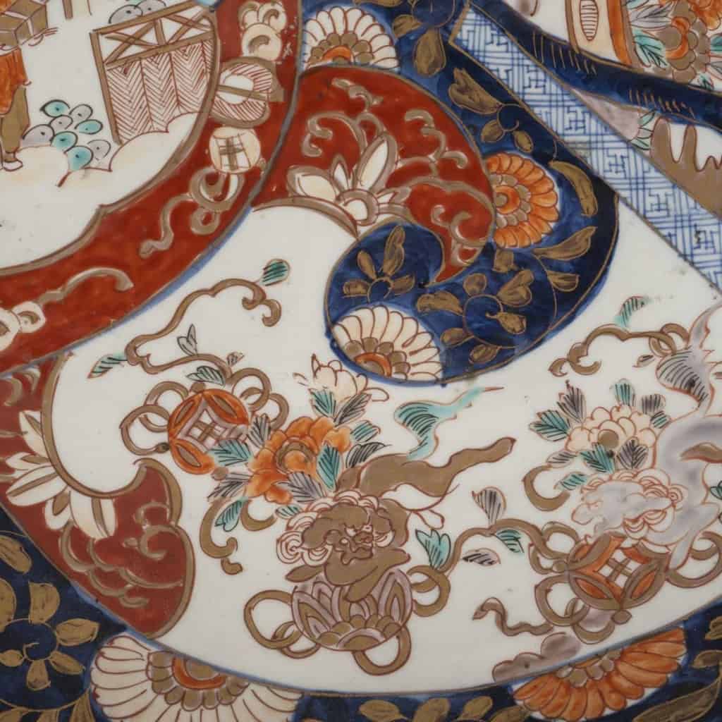 Très grand plat japonais avec décors de scène d’enfants et paysages | Biron Très grand plat japonais avec décors de scène d'enfants et paysages