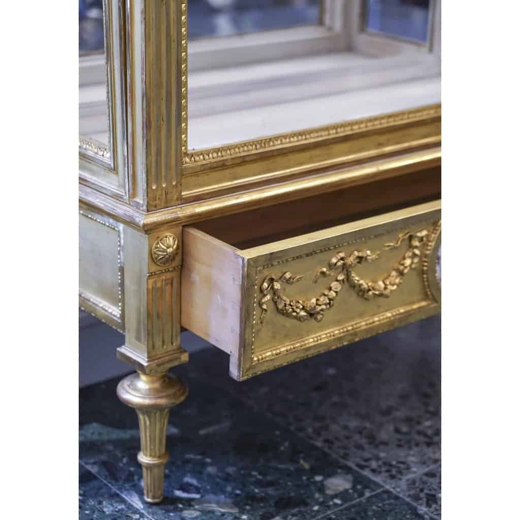 Vitrine De Style Louis XVI, d’époque N. 3, En Bois Sculpté, Doré à La Feuille D’or | Biron Vitrine De Style Louis XVI, d'époque N. 3, En Bois Sculpté, Doré à La Feuille D’or