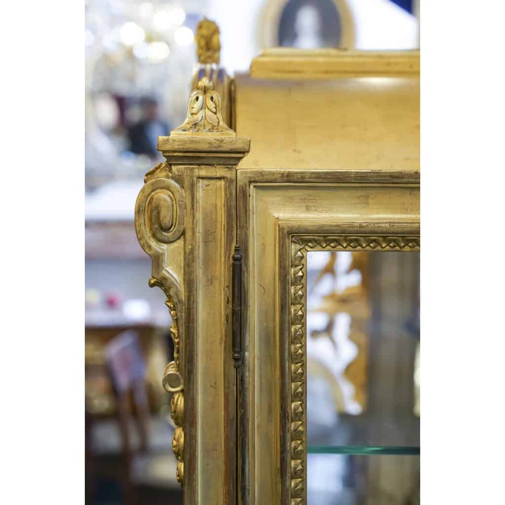 Vitrine De Style Louis XVI, d’époque N. 3, En Bois Sculpté, Doré à La Feuille D’or | Biron Vitrine De Style Louis XVI, d'époque N. 3, En Bois Sculpté, Doré à La Feuille D’or