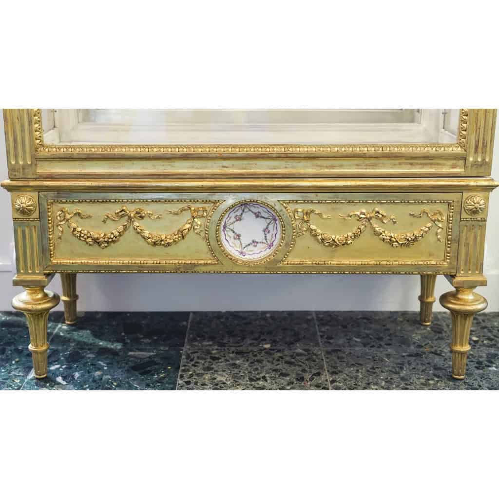 Vitrine De Style Louis XVI, d’époque N. 3, En Bois Sculpté, Doré à La Feuille D’or | Biron Vitrine De Style Louis XVI, d'époque N. 3, En Bois Sculpté, Doré à La Feuille D’or