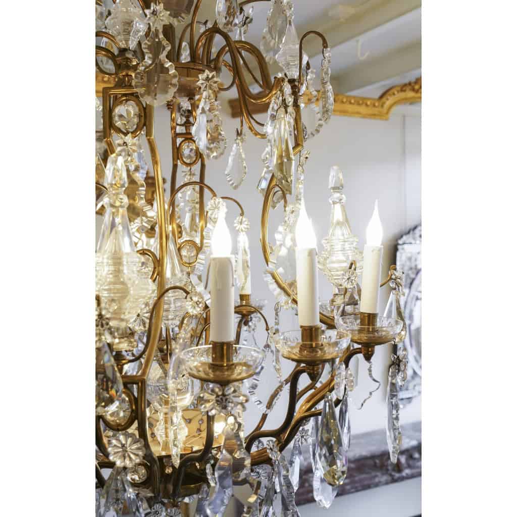 Lustre en bronze et cristal à 12 bras de Lumière | Biron Lustre en bronze et cristal à 12 bras de Lumière