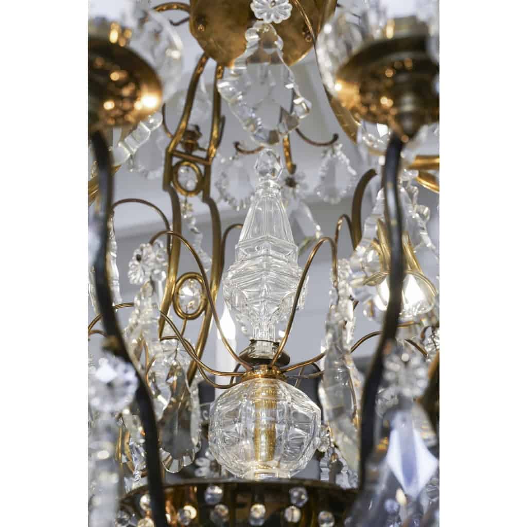 Lustre en bronze et cristal à 12 bras de Lumière | Biron Lustre en bronze et cristal à 12 bras de Lumière