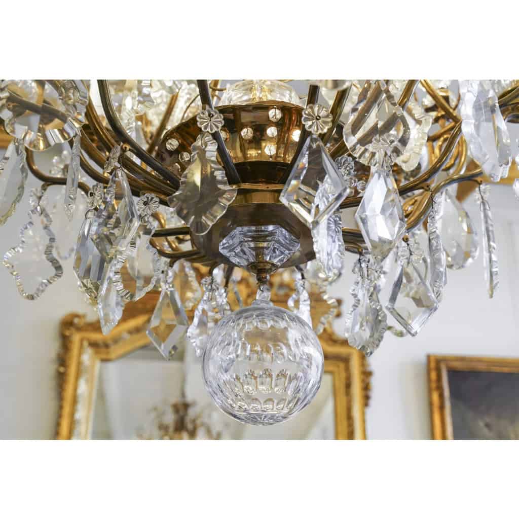 Lustre en bronze et cristal à 12 bras de Lumière | Biron Lustre en bronze et cristal à 12 bras de Lumière