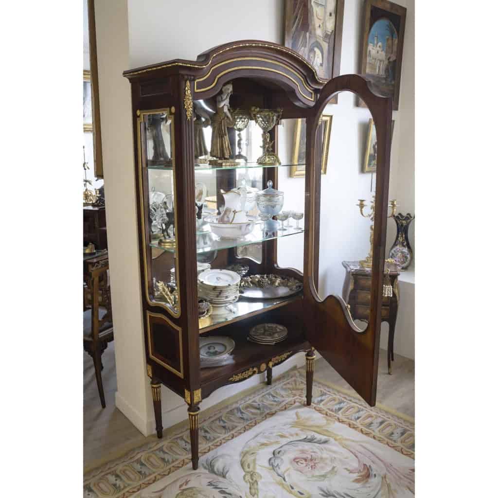 Une Vitrine En Acajou Et Bronze Doré, époque Napoleon III | Biron Une Vitrine En Acajou Et Bronze Doré, époque Napoleon III