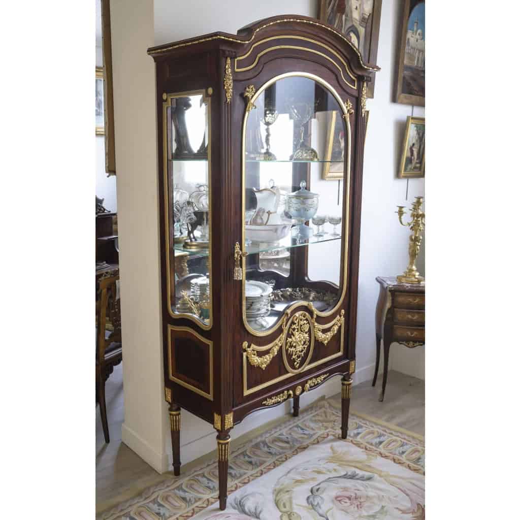 Une Vitrine En Acajou Et Bronze Doré, époque Napoleon III | Biron Une Vitrine En Acajou Et Bronze Doré, époque Napoleon III