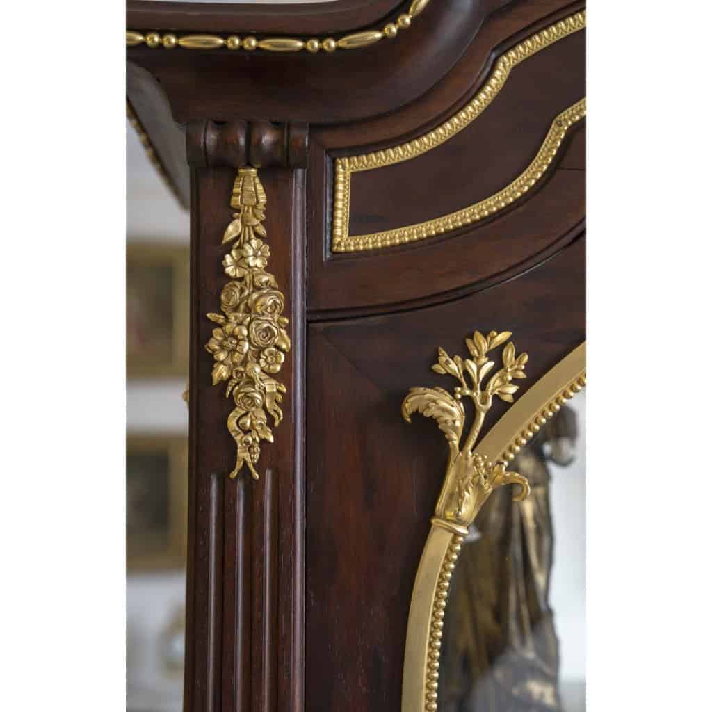 Une Vitrine En Acajou Et Bronze Doré, époque Napoleon III | Biron Une Vitrine En Acajou Et Bronze Doré, époque Napoleon III