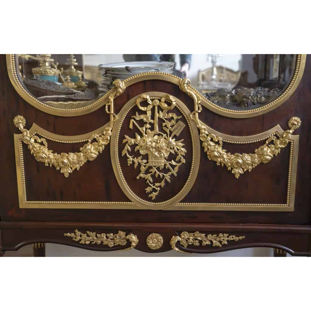 Une Vitrine En Acajou Et Bronze Doré, époque Napoleon III | Biron Une Vitrine En Acajou Et Bronze Doré, époque Napoleon III