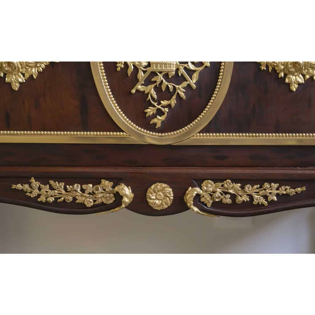 Une Vitrine En Acajou Et Bronze Doré, époque Napoleon III | Biron Une Vitrine En Acajou Et Bronze Doré, époque Napoleon III