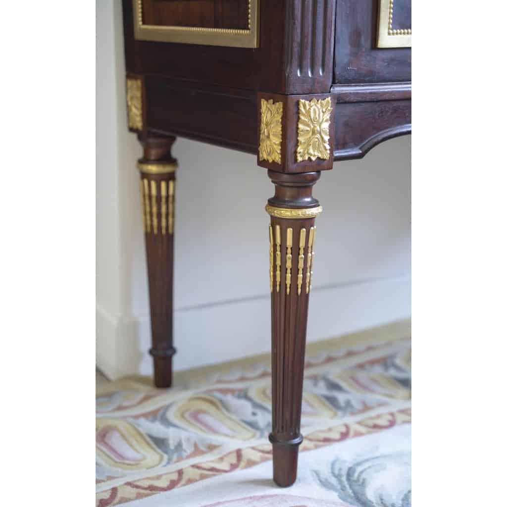 Une Vitrine En Acajou Et Bronze Doré, époque Napoleon III | Biron Une Vitrine En Acajou Et Bronze Doré, époque Napoleon III
