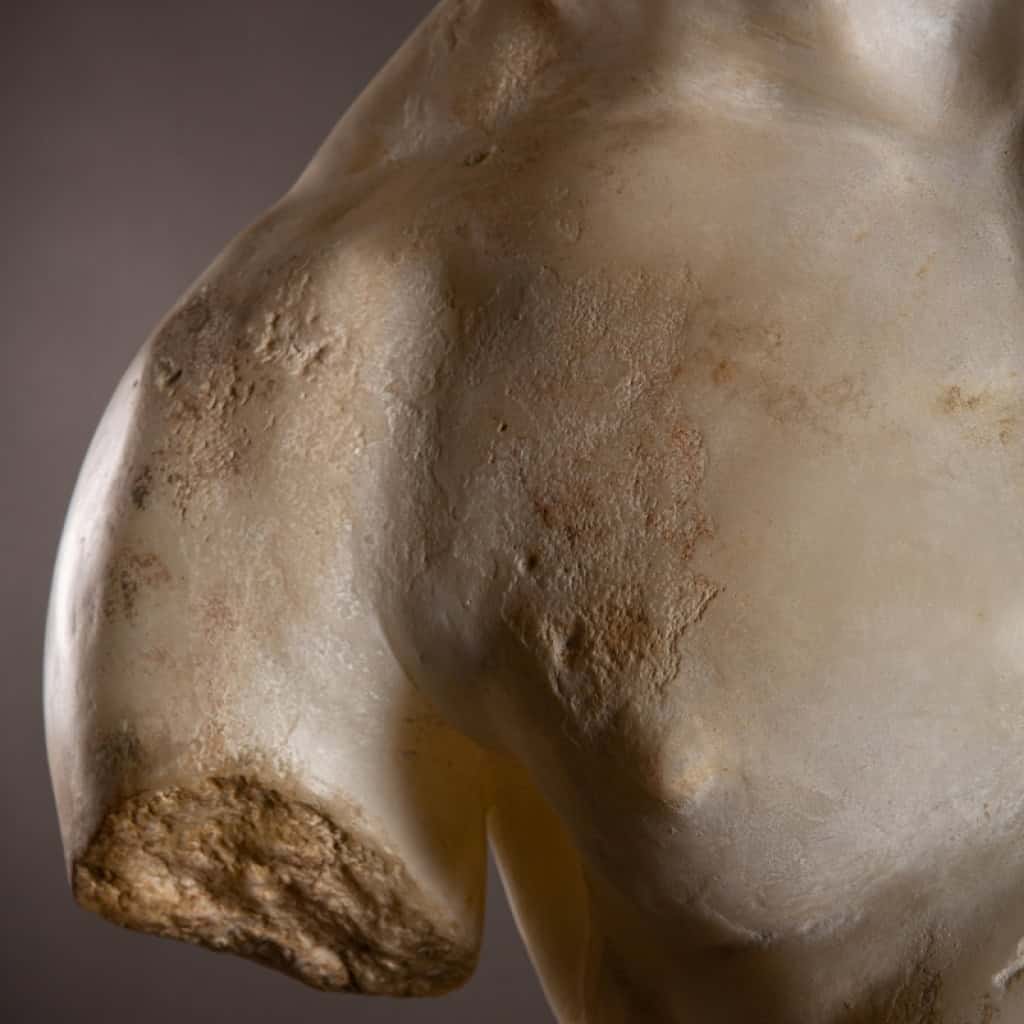 Sculpture d’un Torse d’Homme dans le goût Hellénistique, XXIème Siècle. | Biron Sculpture d’un Torse d’Homme dans le goût Hellénistique, XXIème Siècle.