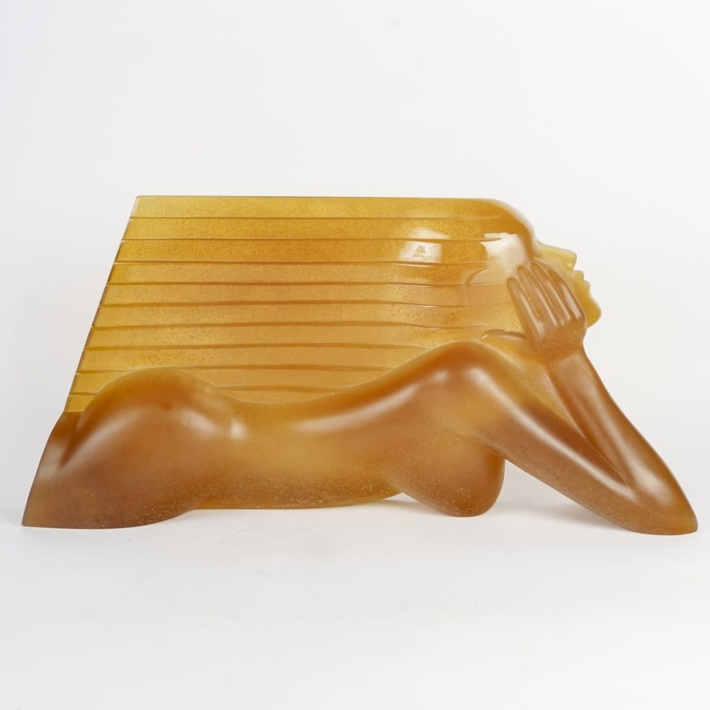 Daum France , sculpture en pate de verre de couleur ambre , édition limitée par Dan Dayli artist American de 150 piece . | Biron Daum France , sculpture en pate de verre de couleur ambre , édition limitée par Dan Dayli artist American de 150 piece .