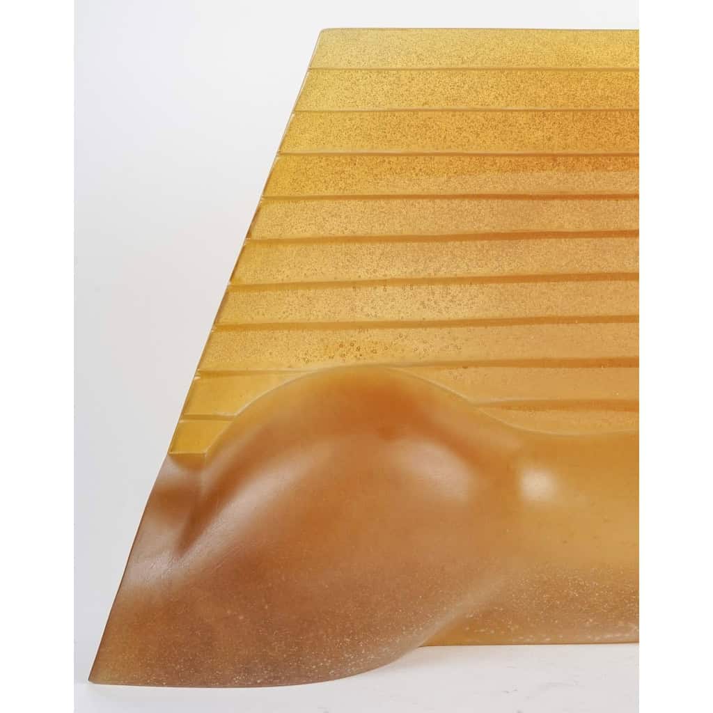 Daum France , sculpture en pate de verre de couleur ambre , édition limitée par Dan Dayli artist American de 150 piece . | Biron Daum France , sculpture en pate de verre de couleur ambre , édition limitée par Dan Dayli artist American de 150 piece .