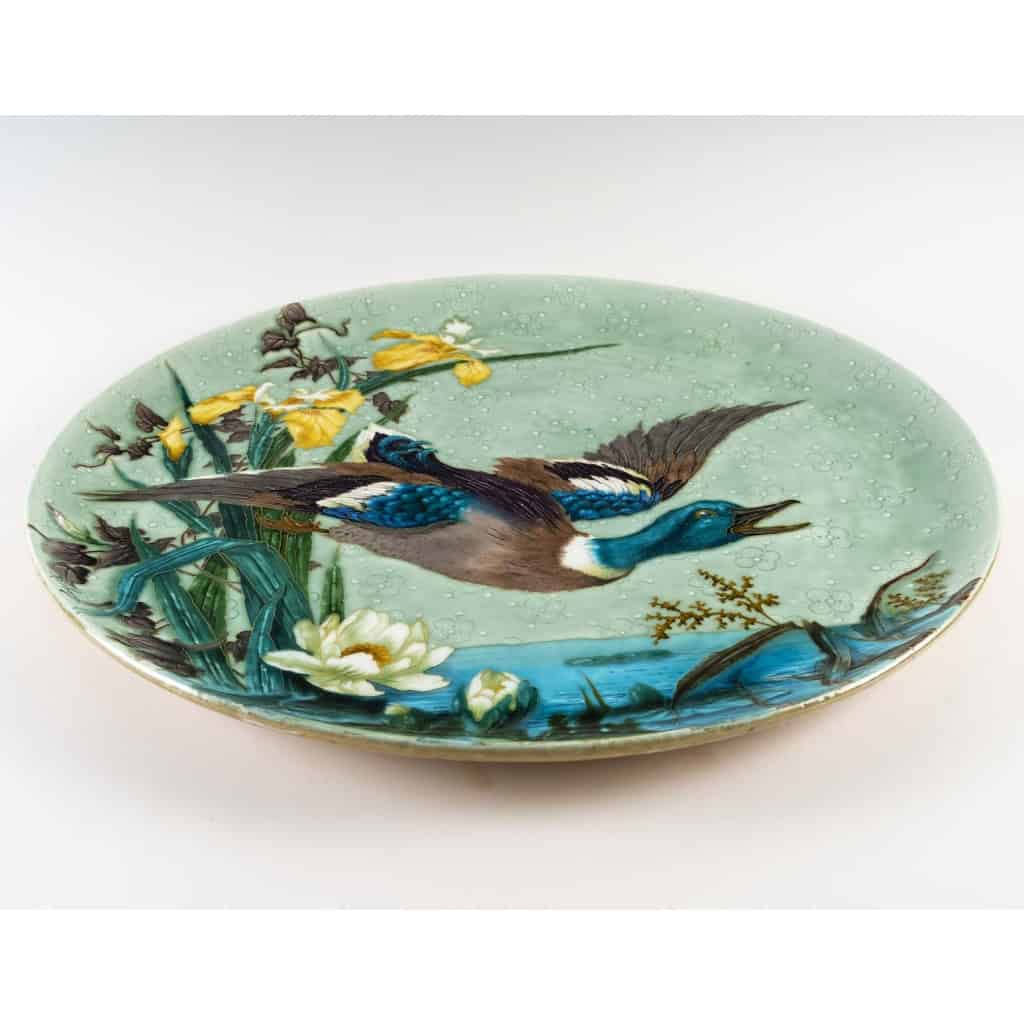 Glazed ceramic dish with polychrome decoration representing a mallard duck Produced by the Sèvres factory, signed Emile Richard, Art Nouveau period, circa 1900. | Biron Glazed ceramic dish with polychrome decoration representing a mallard duck Produced by the Sèvres factory, signed Emile Richard, Art Nouveau period, circa 1900.