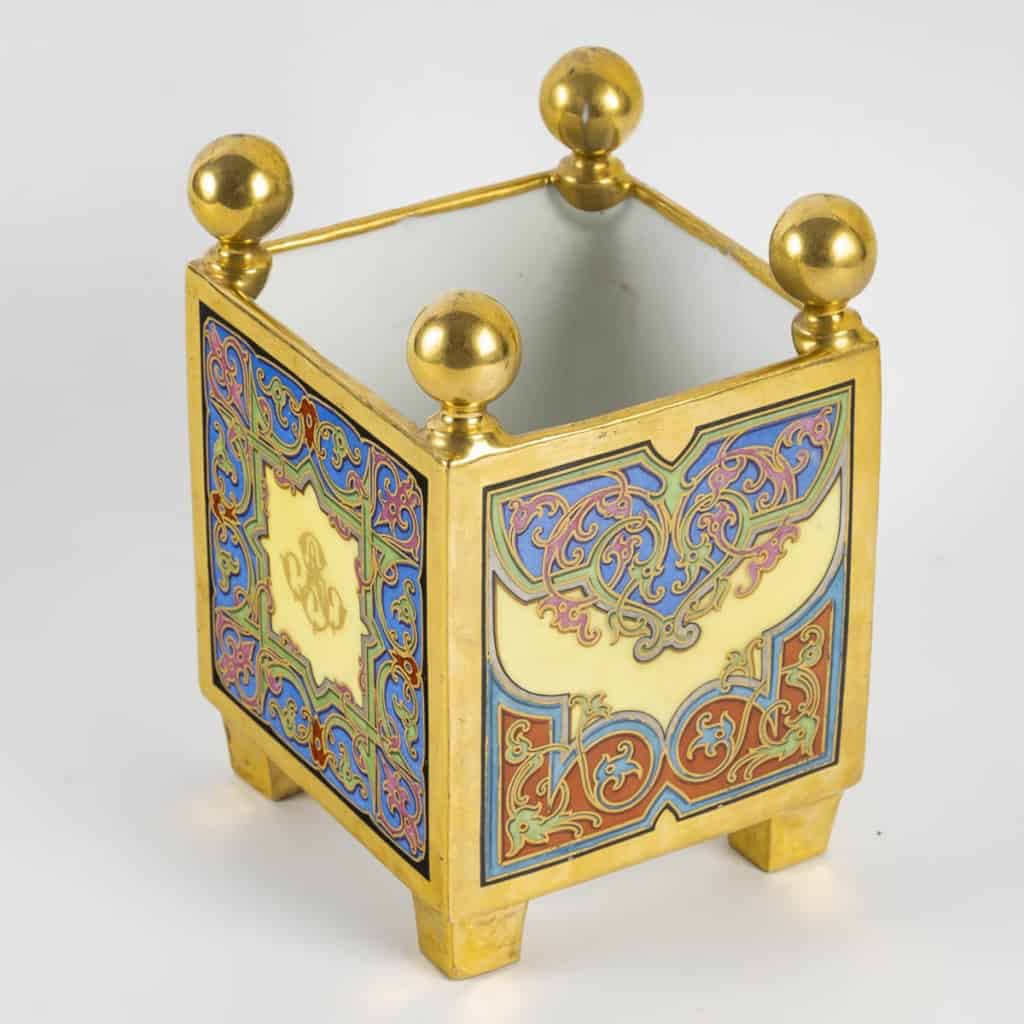 Flower box in Paris porcelain, with geometric polychrome decoration enhanced with gold, production of the second half of the XIXth century, circa 1860. | Biron Paris porcelain flower box, with geometric polychrome decoration enhanced with gold, production of the second half of the XIXth century, circa 1860.