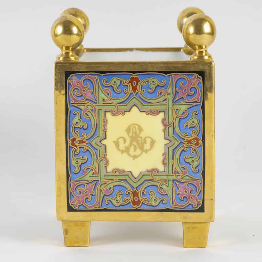 Flower box in Paris porcelain, with geometric polychrome decoration enhanced with gold, production of the second half of the XIXth century, circa 1860. | Biron Paris porcelain flower box, with geometric polychrome decoration enhanced with gold, production of the second half of the XIXth century, circa 1860.