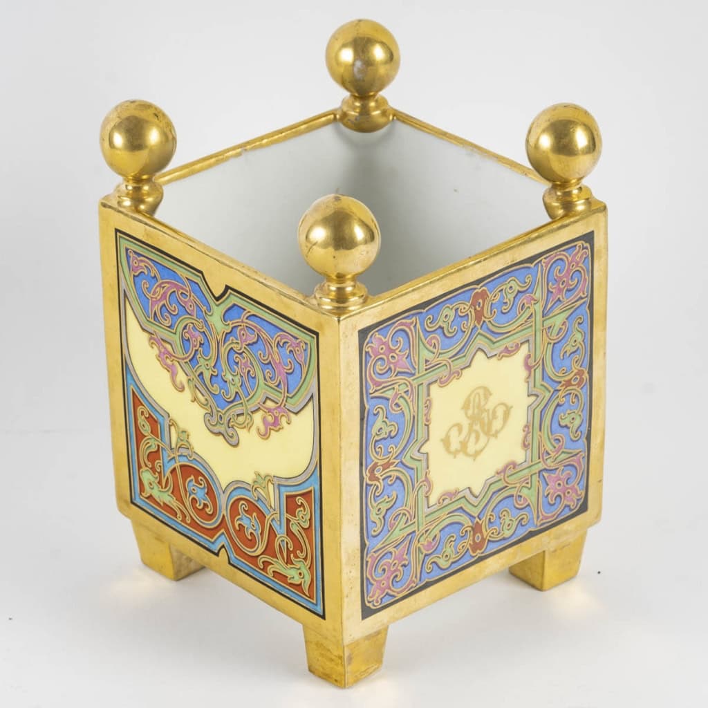 Flower box in Paris porcelain, with geometric polychrome decoration enhanced with gold, production of the second half of the XIXth century, circa 1860. | Biron Paris porcelain flower box, with geometric polychrome decoration enhanced with gold, production of the second half of the XIXth century, circa 1860.