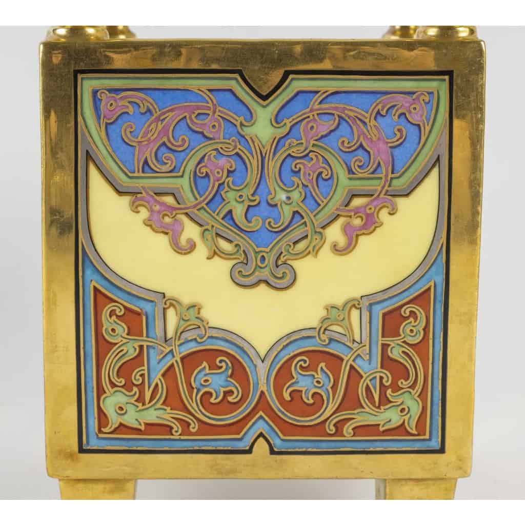 Flower box in Paris porcelain, with geometric polychrome decoration enhanced with gold, production of the second half of the XIXth century, circa 1860. | Biron Paris porcelain flower box, with geometric polychrome decoration enhanced with gold, production of the second half of the XIXth century, circa 1860.