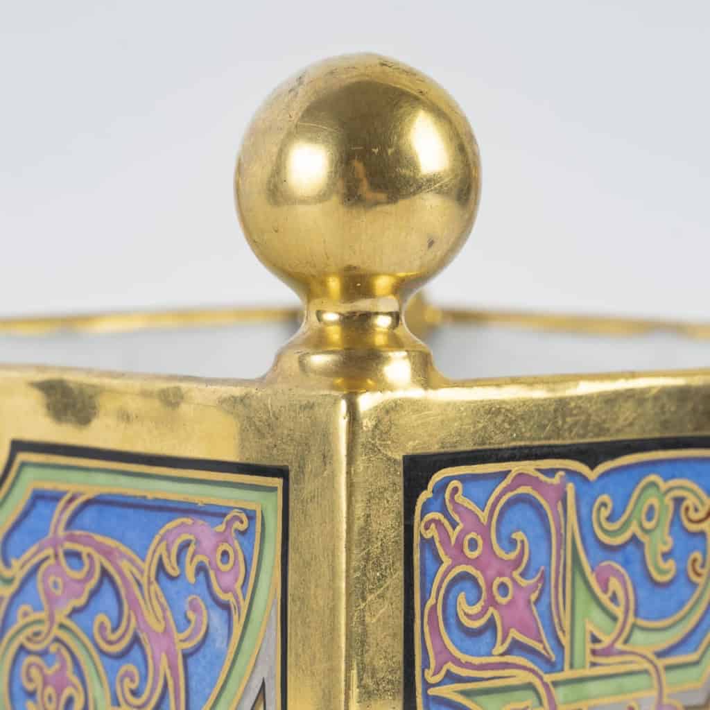 Flower box in Paris porcelain, with geometric polychrome decoration enhanced with gold, production of the second half of the XIXth century, circa 1860. | Biron Paris porcelain flower box, with geometric polychrome decoration enhanced with gold, production of the second half of the XIXth century, circa 1860.