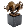 Sculpture en bronze représentant un taureau en mouvement, XXème siècle. | Biron Sculpture en bronze représentant un taureau en mouvement, XXème siècle.