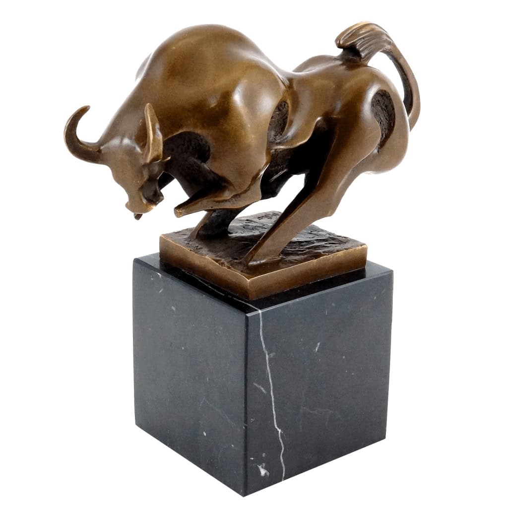 Sculpture en bronze représentant un taureau en mouvement, XXème siècle. | Biron Sculpture en bronze représentant un taureau en mouvement, XXème siècle.