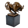 Sculpture en bronze représentant un taureau en mouvement, XXème siècle. | Biron Sculpture en bronze représentant un taureau en mouvement, XXème siècle.