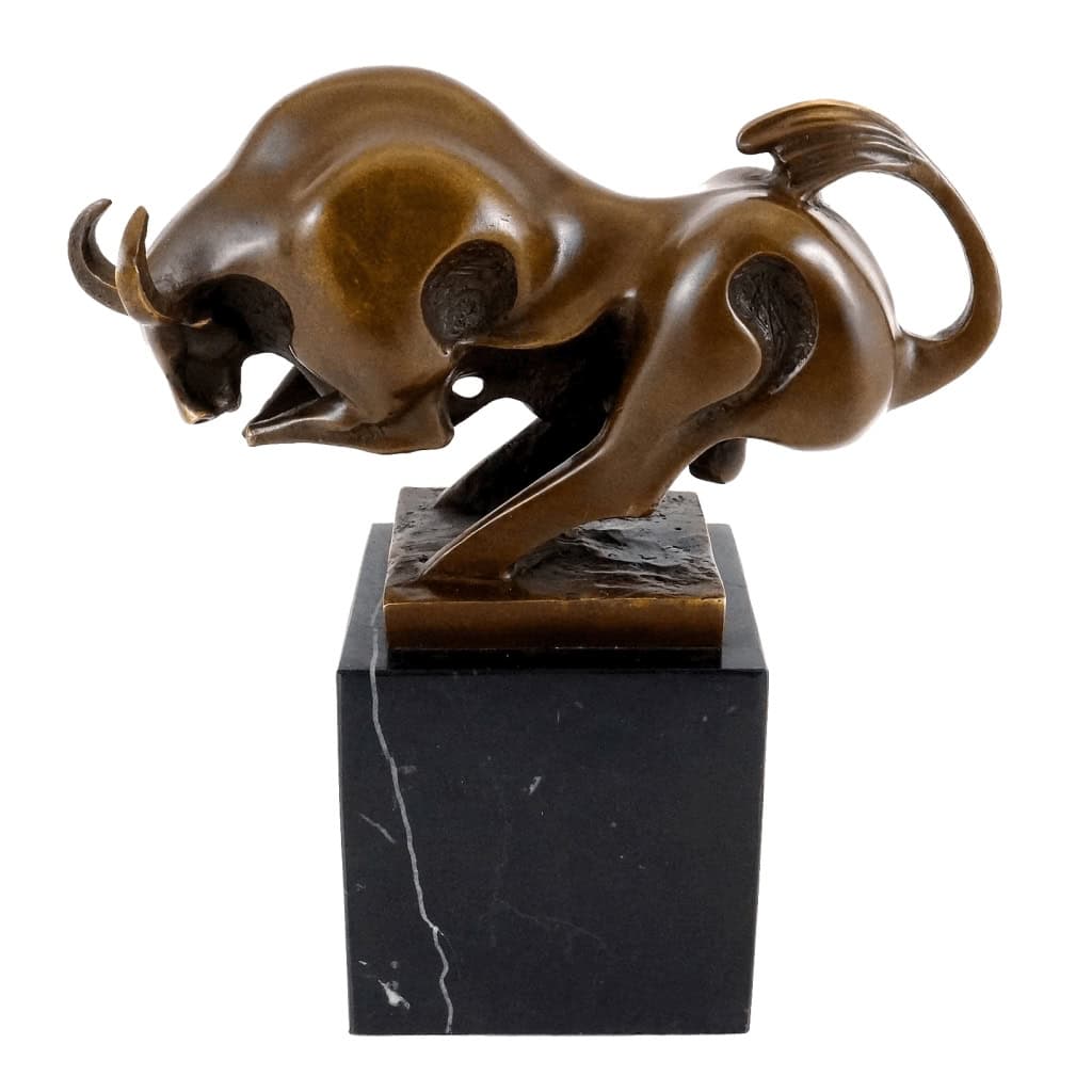 Sculpture en bronze représentant un taureau en mouvement, XXème siècle. | Biron Sculpture en bronze représentant un taureau en mouvement, XXème siècle.