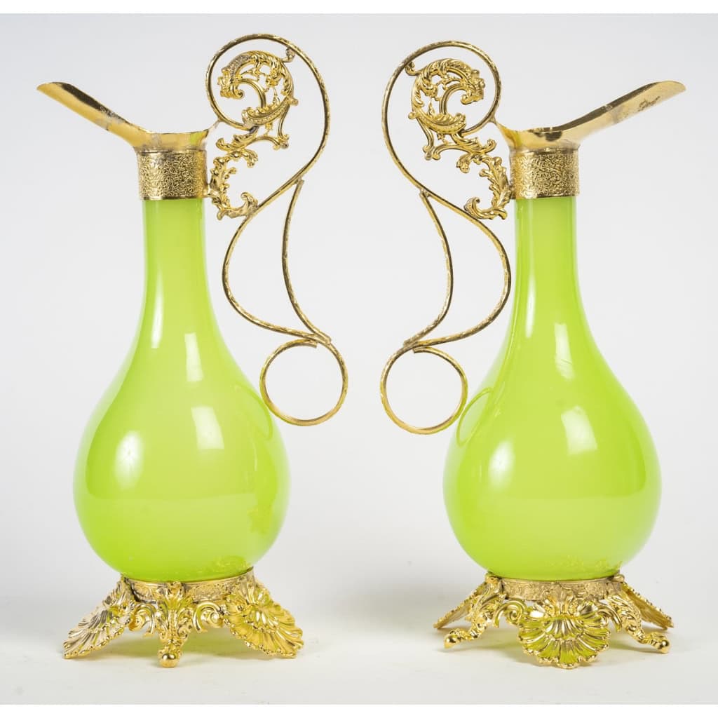 Une paire d’aiguières en opaline et bronze doré époque Napoleon III | Biron ||||||||||