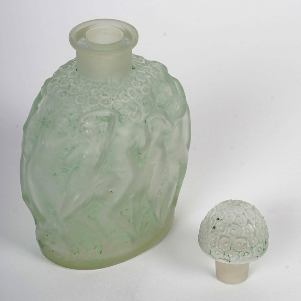 Flacon « Calendal » verre blanc patiné vert de René LALIQUE | Biron Flacon "Calendal" verre blanc patiné vert de René LALIQUE