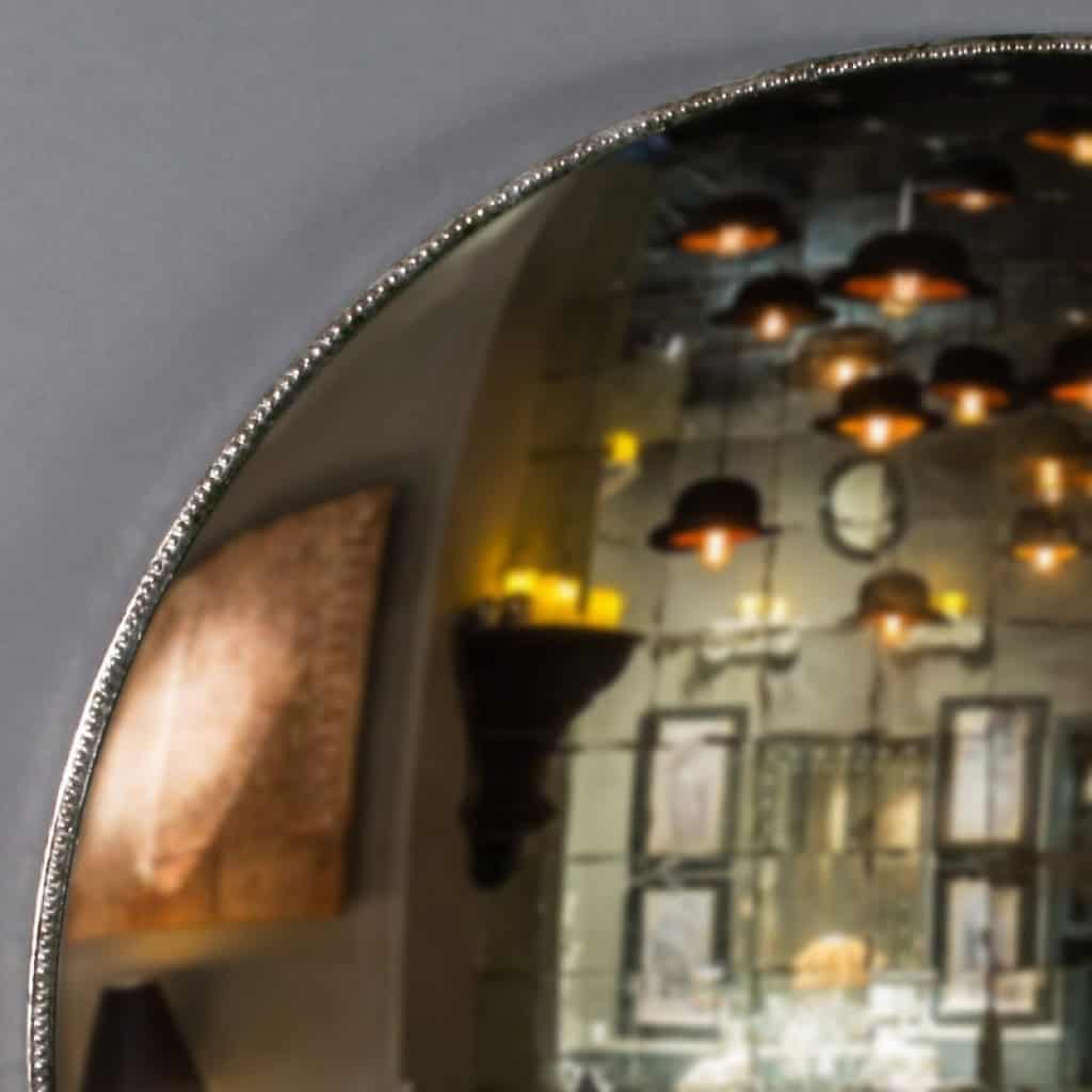 Miroir sorcière, miroir bombé, diamètre 90cm, miroir et métal, XXIème siècle. | Biron Miroir sorcière, miroir bombé, diamètre 90cm, miroir et métal, XXIème siècle.