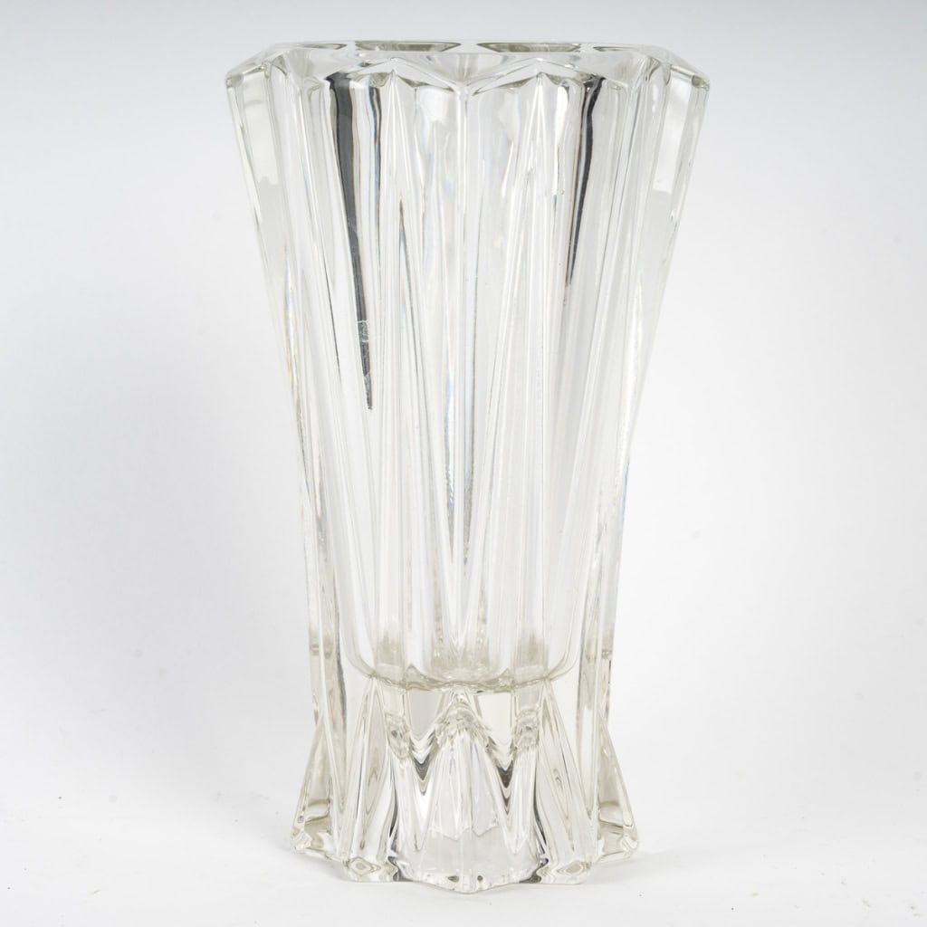 Vase en verre moulé des années 1950. | Biron Vase en verre moulé des années 1950.