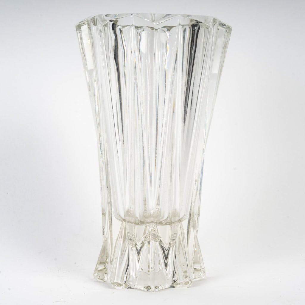 Vase en verre moulé des années 1950. | Biron Vase en verre moulé des années 1950.