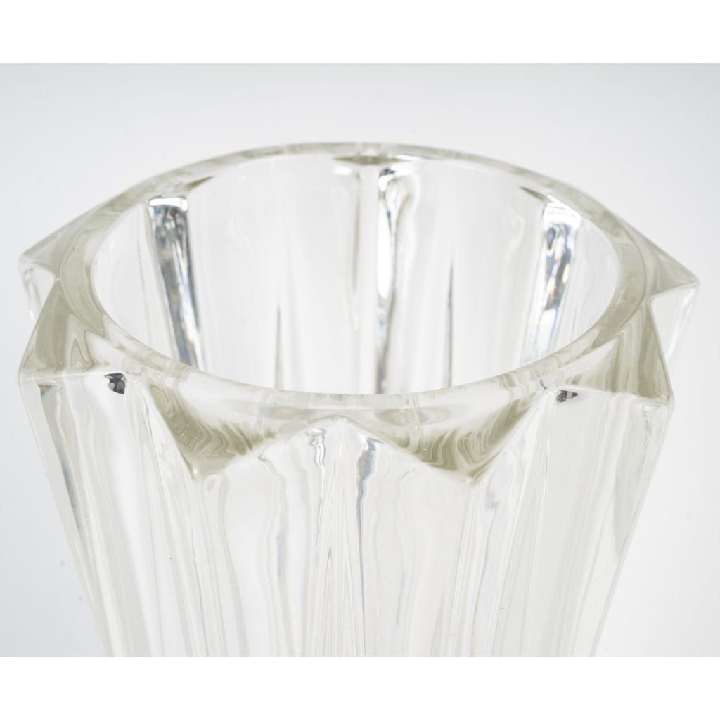 Vase en verre moulé des années 1950. | Biron Vase en verre moulé des années 1950.