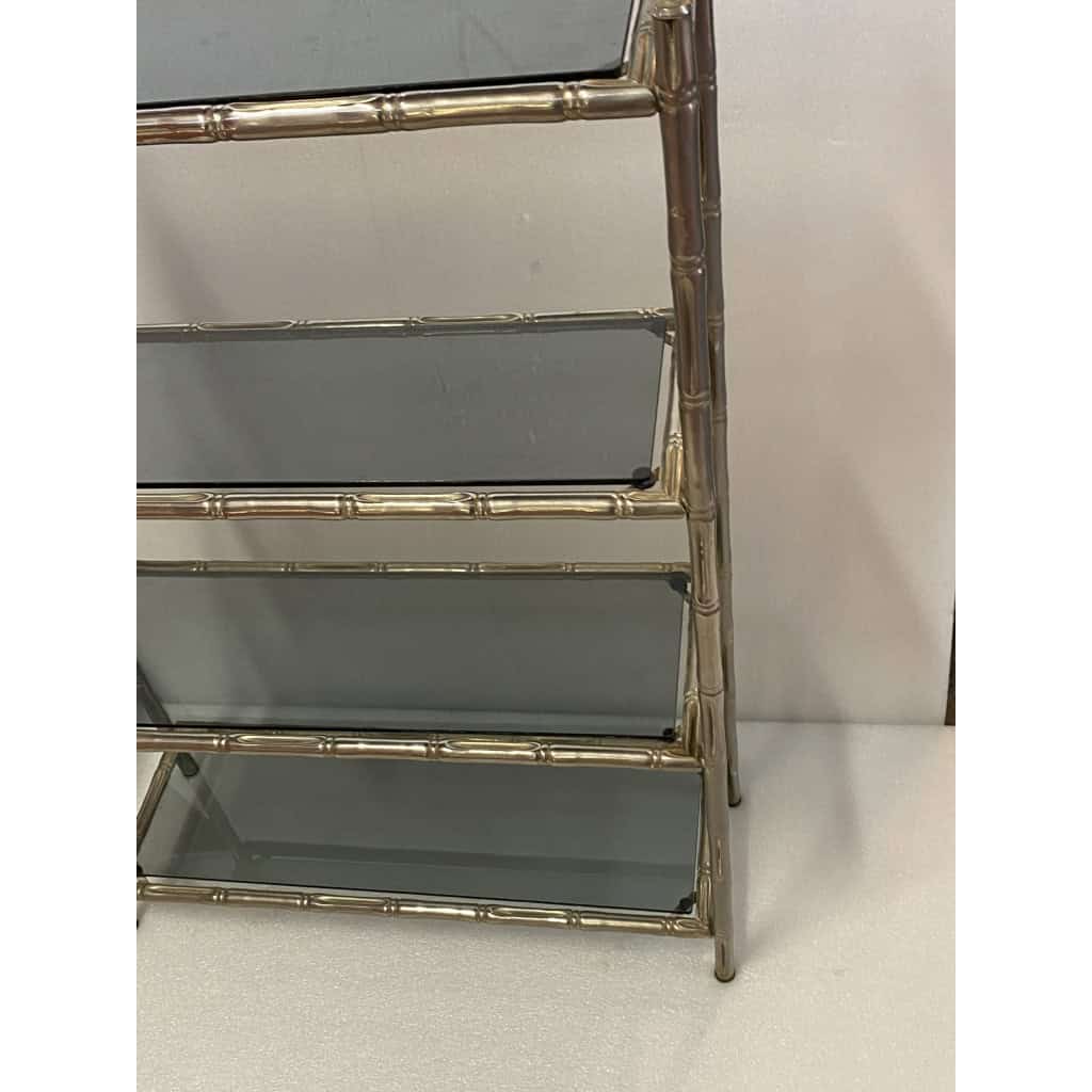 1970′ Étagère En Metal Nickelé à 4 Niveaux Style Maison Baguès Décor Bambou Plateaux Verres Fumés | Biron 1970′ Étagère En Metal Nickelé à 4 Niveaux Style Maison Baguès Décor Bambou Plateaux Verres Fumés