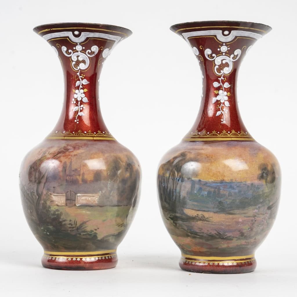 Une paire de vases en émail fin XIXè siècle | Biron Une paire de vases en émail fin XIXè siècle
