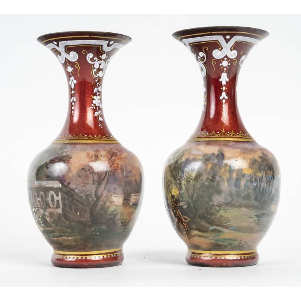 Une paire de vases en émail fin XIXè siècle | Biron Une paire de vases en émail fin XIXè siècle